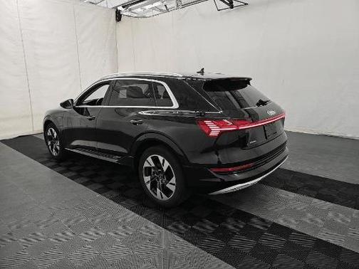 2023 Audi e-tron PREMIUM