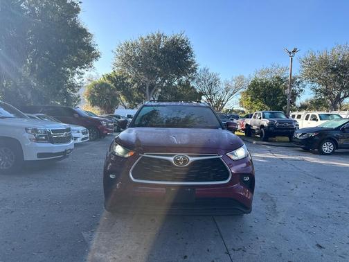 2024 Toyota Highlander XLE