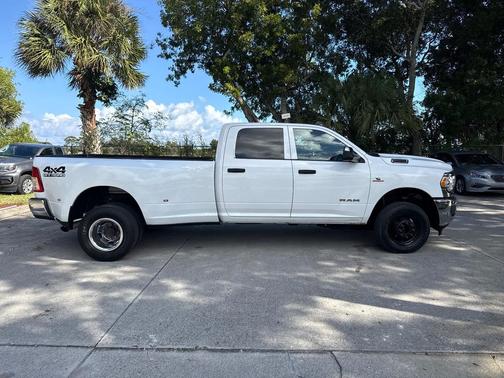 2022 RAM 3500 TRADESMAN