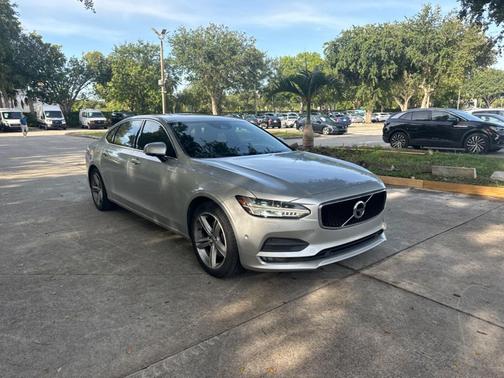 Bright Silver Metallic 2018 Volvo S90 MOMENTUM