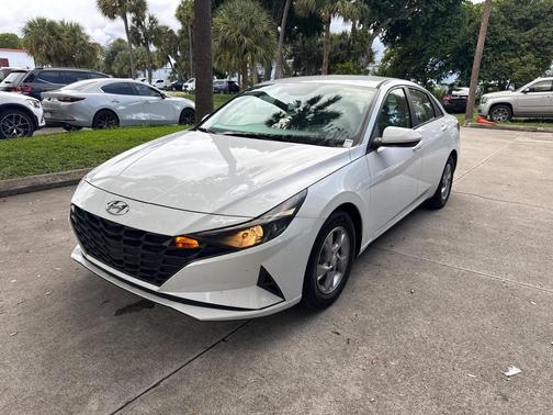 2021 Hyundai ELANTRA SE