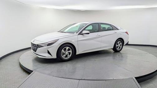 2021 Hyundai ELANTRA SE