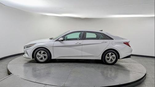 2021 Hyundai ELANTRA SE