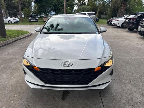 2021 Hyundai ELANTRA SE