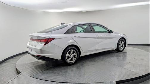 2021 Hyundai ELANTRA SE