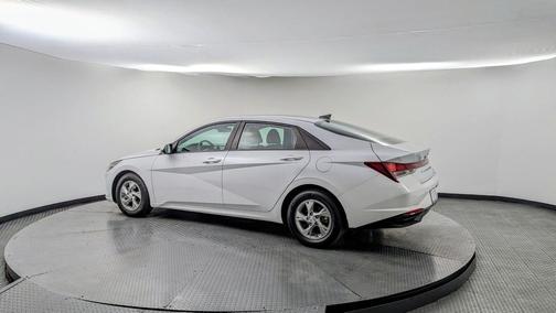 2021 Hyundai ELANTRA SE