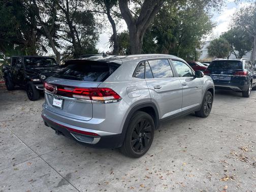2025 Volkswagen Atlas Cross Sport 2.0T SE w/Technology