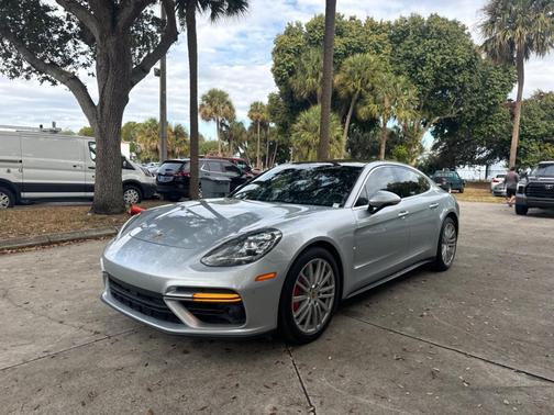 2017 Porsche Panamera Turbo