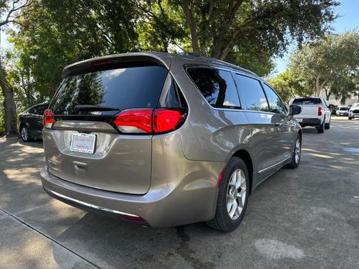 2018 Chrysler Pacifica Touring-L Plus