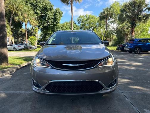 2018 Chrysler Pacifica Touring-L Plus