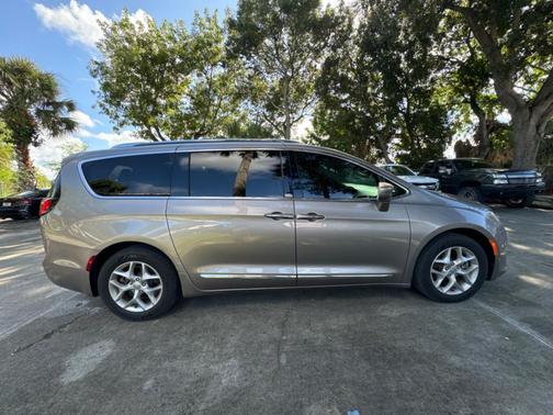 2018 Chrysler Pacifica Touring-L Plus