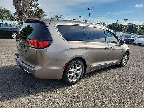 2018 Chrysler Pacifica Touring-L Plus