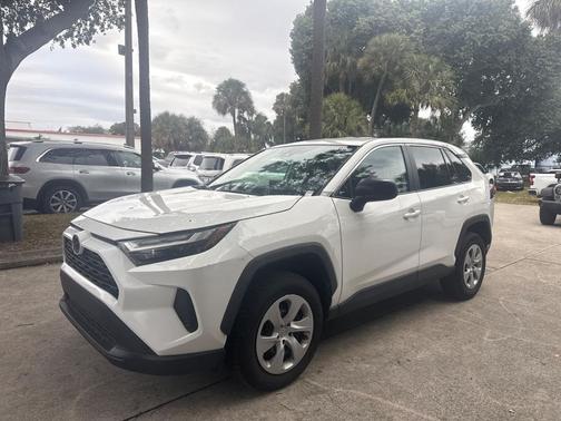 2024 Toyota RAV4 LE