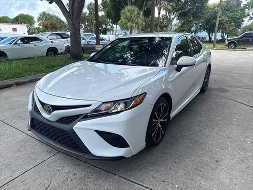 2020 Toyota Camry SE