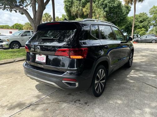2024 Volkswagen Taos SE