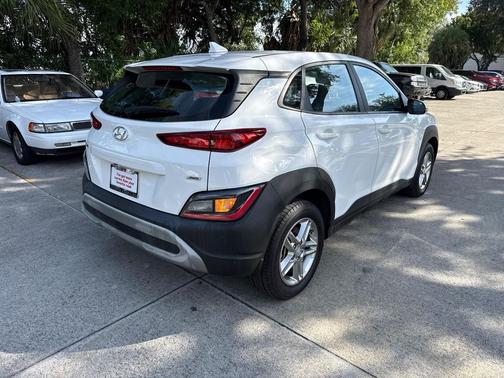 2023 Hyundai KONA SE