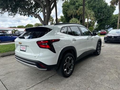 2025 Chevrolet Trax LT
