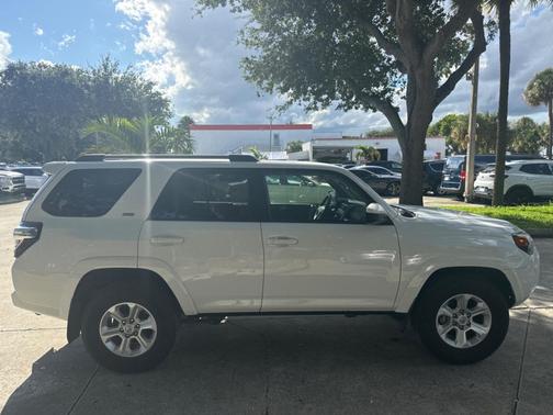 2024 Toyota 4Runner SR5