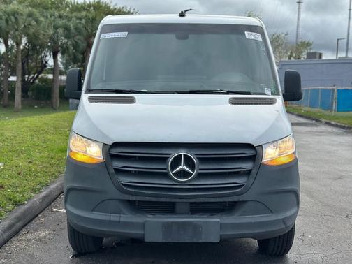2019 Mercedes-Benz Sprinter 2500 Standard Roof