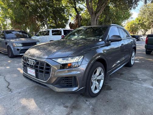 2022 Audi Q8 55 Premium Plus