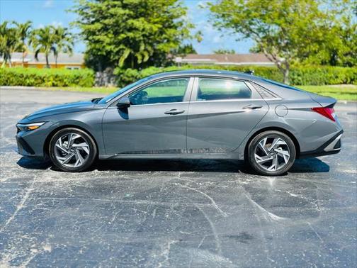 2025 Hyundai ELANTRA Limited