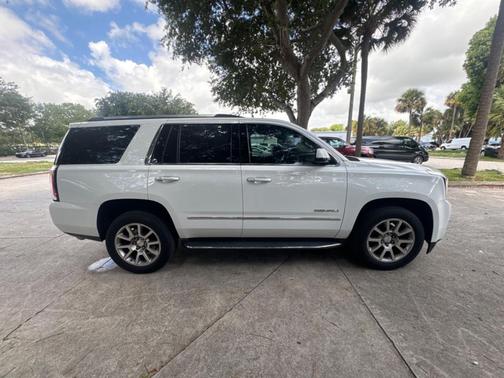 Summit White 2020 GMC Yukon Denali