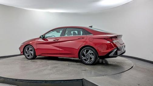 2025 Hyundai ELANTRA SEL