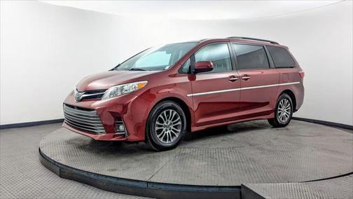 2020 Toyota Sienna XLE