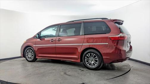 2020 Toyota Sienna XLE