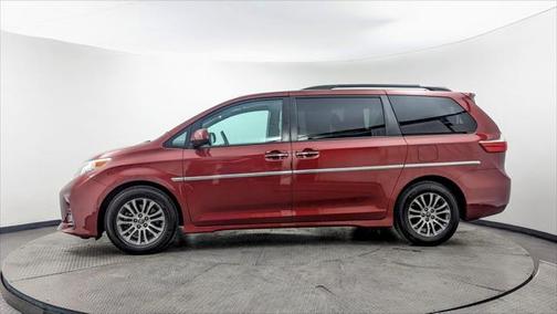2020 Toyota Sienna XLE