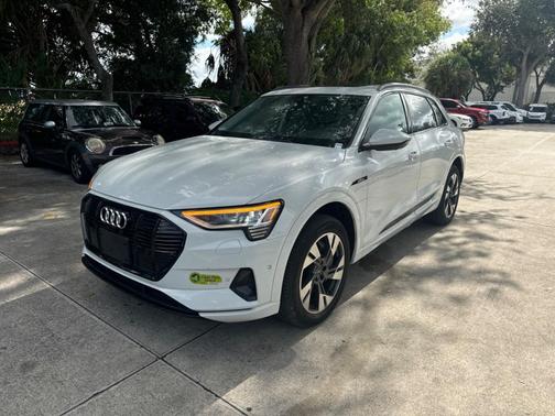 2022 Audi e-tron Premium
