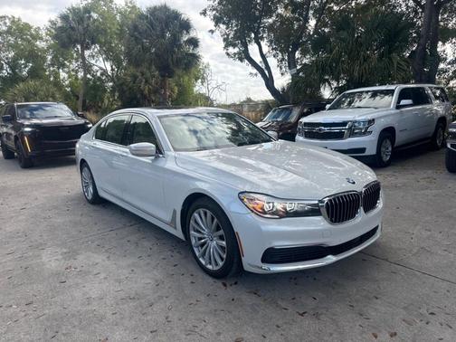 2019 BMW 740 i