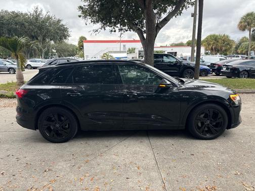 2021 Audi e-tron Premium