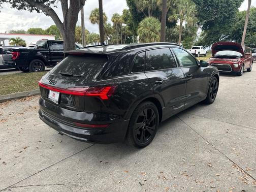 2021 Audi e-tron Premium