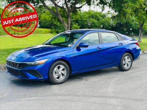 2025 Hyundai ELANTRA SE