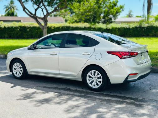 2019 Hyundai Accent SE