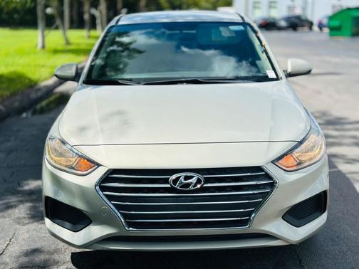 2019 Hyundai Accent SE
