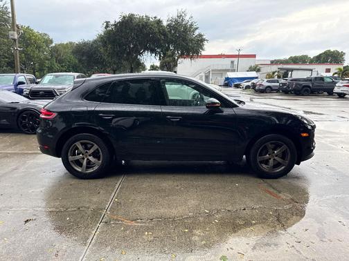 2021 Porsche Macan SUV