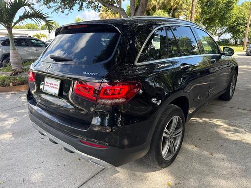 Obsidian Black Metallic 2022 Mercedes-Benz GLC 300 4MATIC