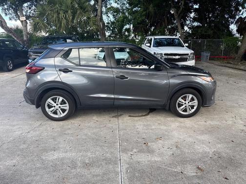 2021 Nissan Kicks S