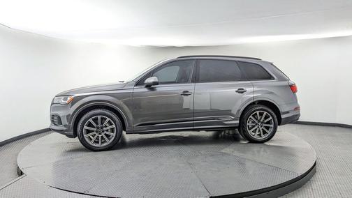 2023 Audi Q7 45 Premium Plus