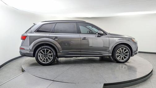 2023 Audi Q7 45 Premium Plus