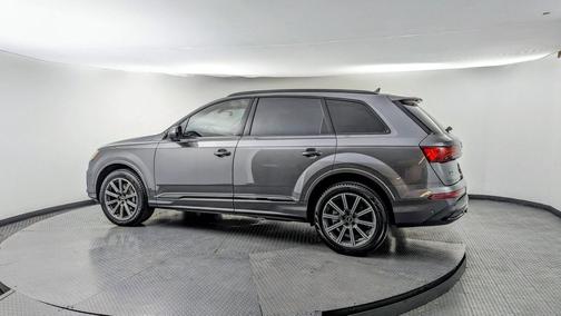 2023 Audi Q7 45 Premium Plus