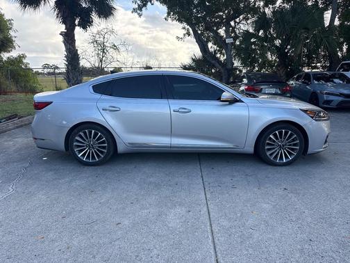 2017 Kia Cadenza Premium