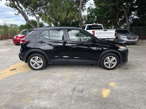 2023 Nissan Kicks S