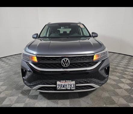 Platinum Gray Metallic 2022 Volkswagen Taos SE