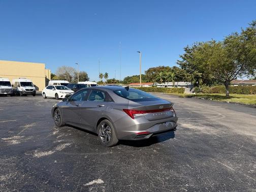 2025 Hyundai ELANTRA SEL