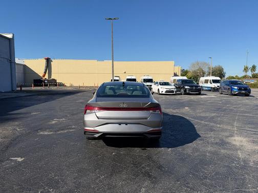 2025 Hyundai ELANTRA SEL