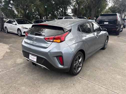 2019 Hyundai Veloster 2