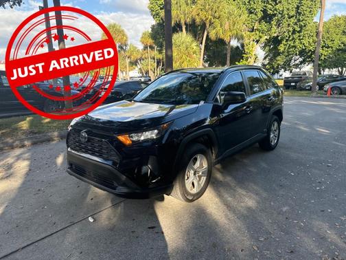 2020 Toyota RAV4 Hybrid SE